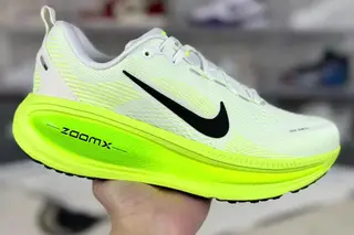 Nike Vomero 18 Low-Top Running Shoes White Green