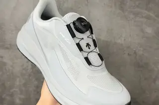 Descente Low-Top Running Shoes White
