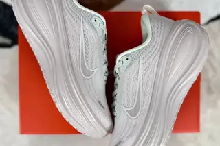 Nike Vomero Plus Zoomx Low-Top Running Shoes Pink