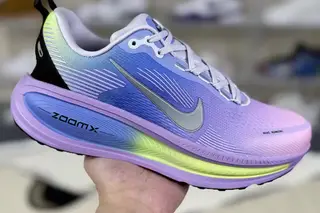 Nike Vomero 18 Low-Top Running Shoes Purple