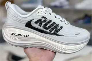 Nike Vomero Plus Reverse Swoosh Zoomx Low-Top Running Shoes White