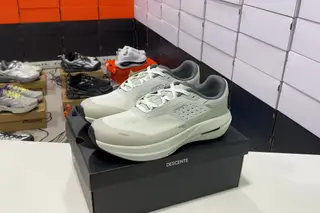 Descente Low-Top Trail Running Shoes Light Grey