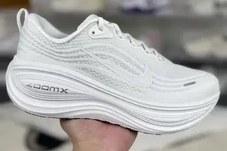 Nike Vomero Plus Zoomx Low-Top Running Shoes White