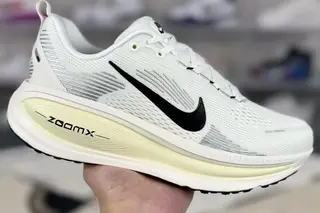 Nike Vomero 18 Low-Top Running Shoes Sail