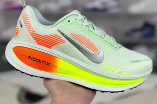 Nike Vomero 18 Low-Top Running Shoes Green Orange