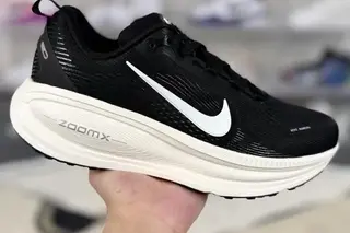 Nike Vomero 18 Low-Top Running Shoes Black White