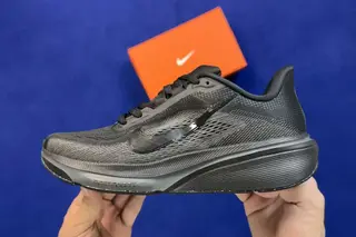 Nike Yz 1 Low-Top Running Shoes Triple Black White