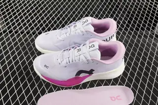 On The Roger Pro 3 Thistle Low-Top Running Shoes Pink