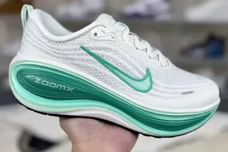 Nike Vomero Plus Zoomx Low-Top Running Shoes White Green