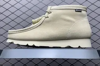 Clarks Wallabee GORE-TEX Rb Mid-Top Moccasin Boots Maple Suede
