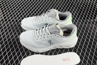 On Cloudvista 3 Greige Low-Top Running Shoes Green