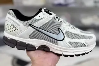 Nike Zoom Vomero 5 Phantom Low-Top Running Shoes Silver