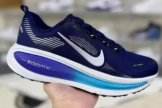 Nike Vomero 18 Low-Top Running Shoes Blue