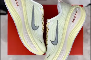 Nike Vomero Plus Zoomx Low-Top Running Shoes Yellow