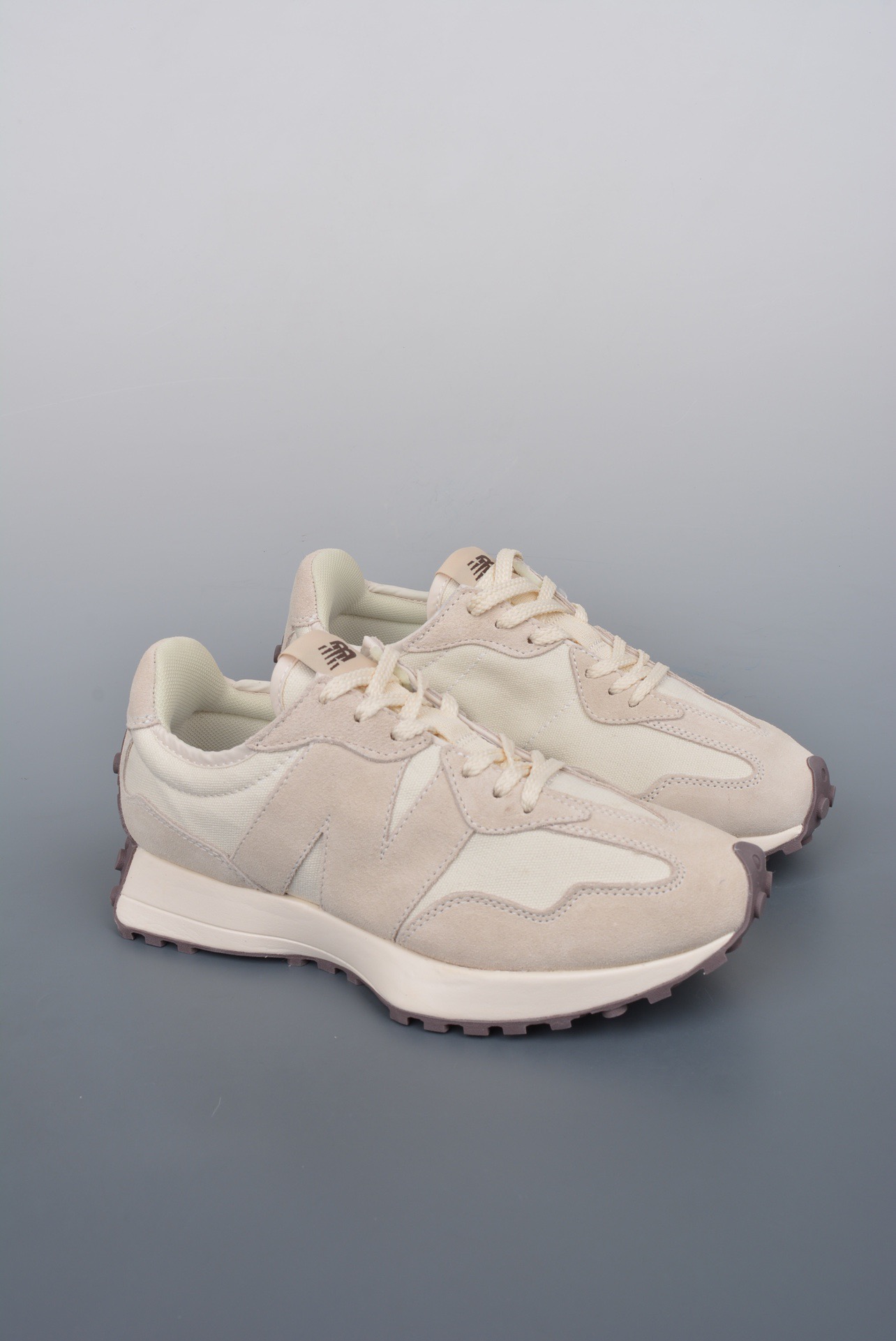 New Balance 327 Sneakers