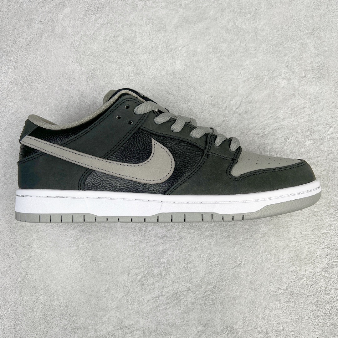 Nike Dunk Low Sneakers