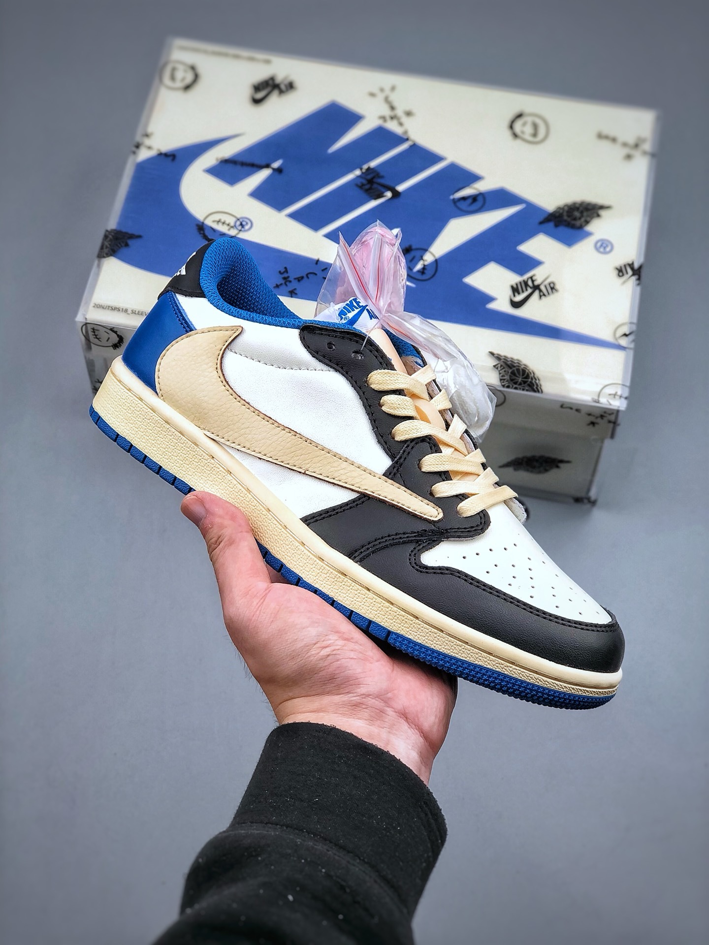 Jordan Low Sneakers