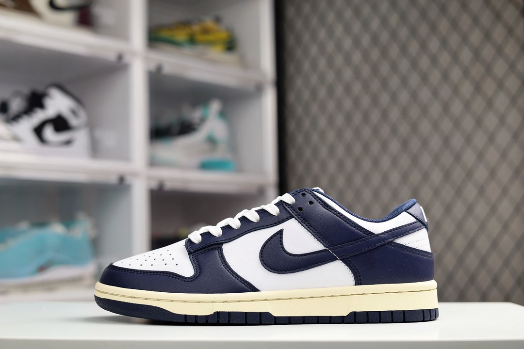 Nike Dunk Low Sneakers