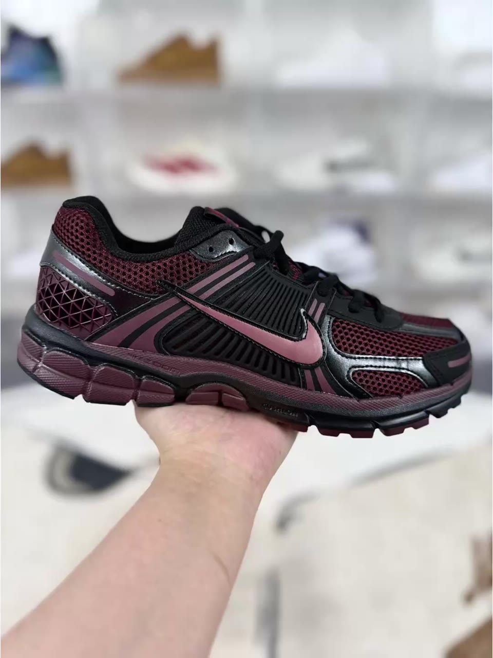 Nike Vomero 5 Low-Top Running Shoes Black Red