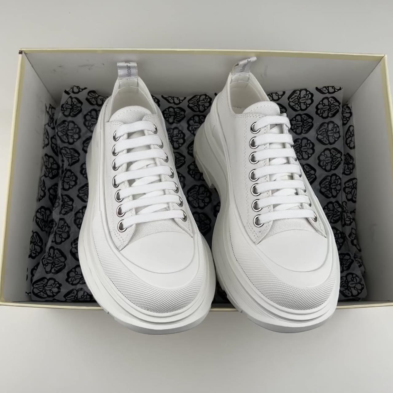 Alexander Mcqueen Tread Slick Low-Top Chunky Sneakers White
