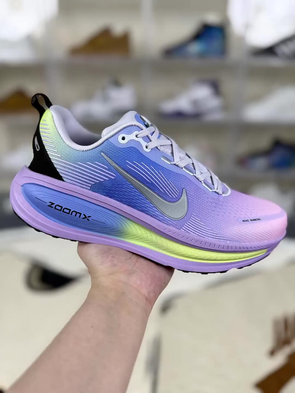 Nike Vomero 18 Low-Top Running Shoes Purple