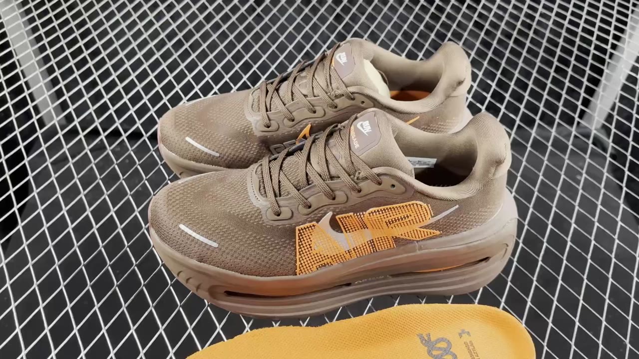 Nike Vomero Premium Low-Top Chunky Sneakers Multi (NIKEVO-69)