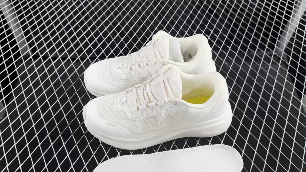 Fila Nuvole 4 Run Low-Top Chunky Sneakers Cream White