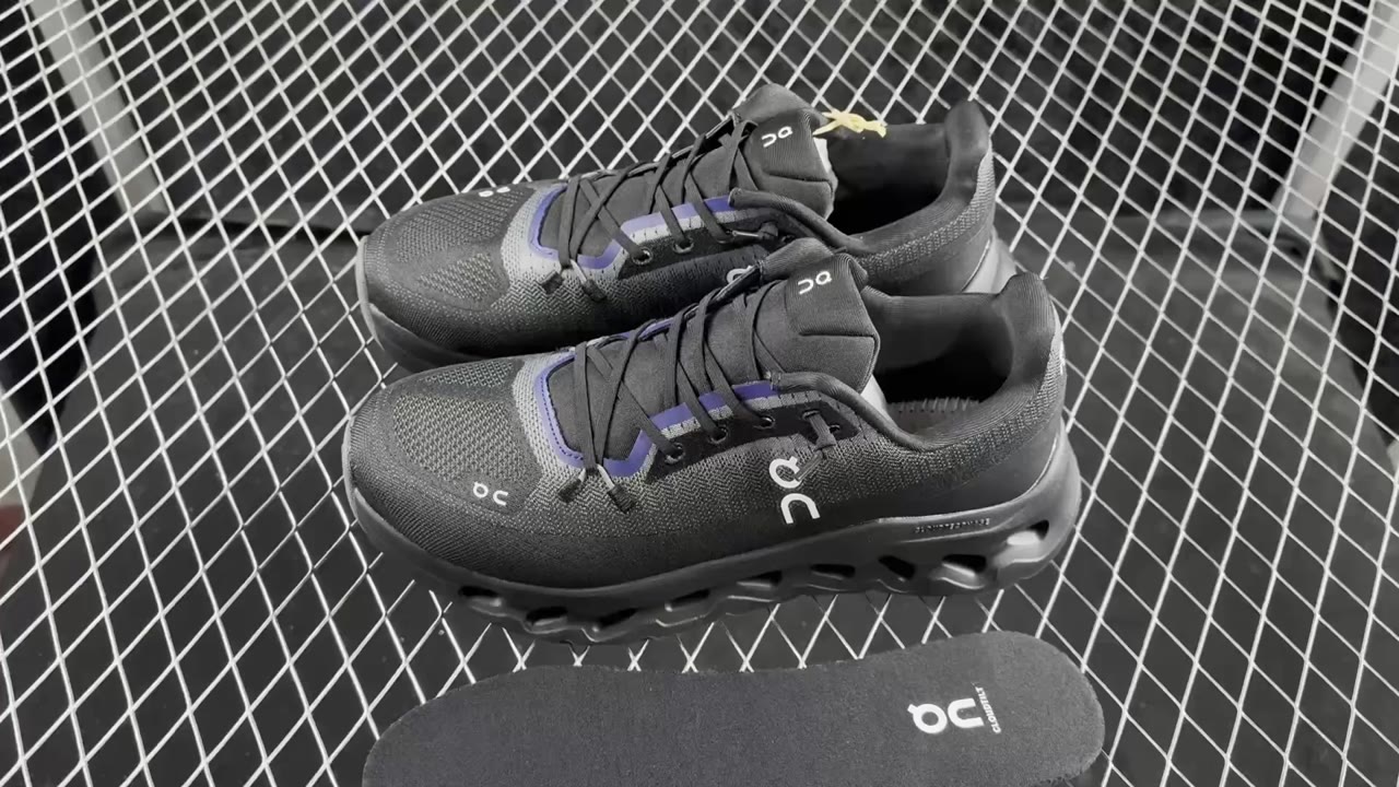 On Cloudtilt Black Carbon Low-Top Running Shoes Gray