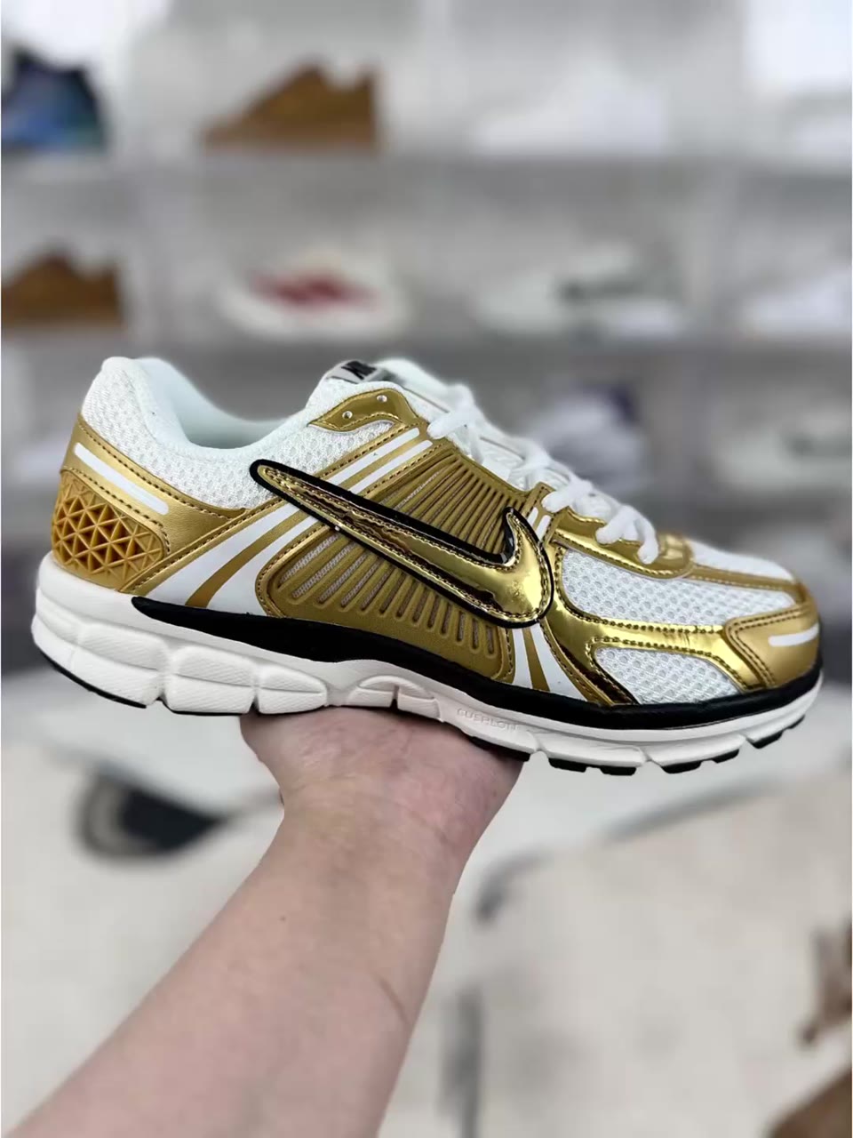 Nike Vomero 5 Low-Top Running Shoes White