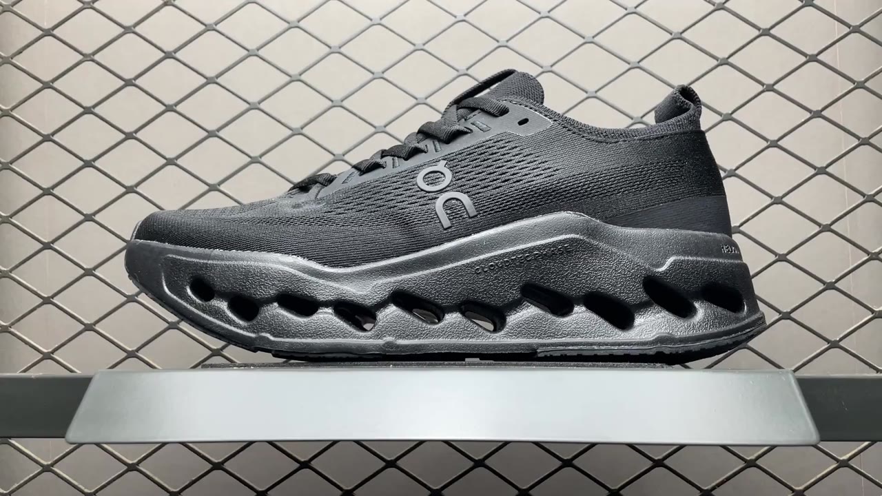 On Cloudsurfer Max Low-Top Sneakers Multi (ONCLOU-66)