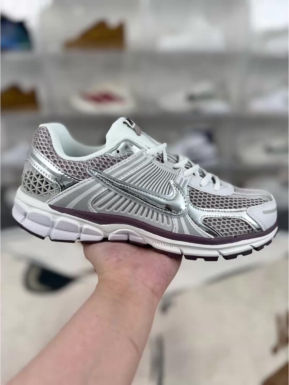 Nike Vomero 5 Low-Top Running Shoes White Pink