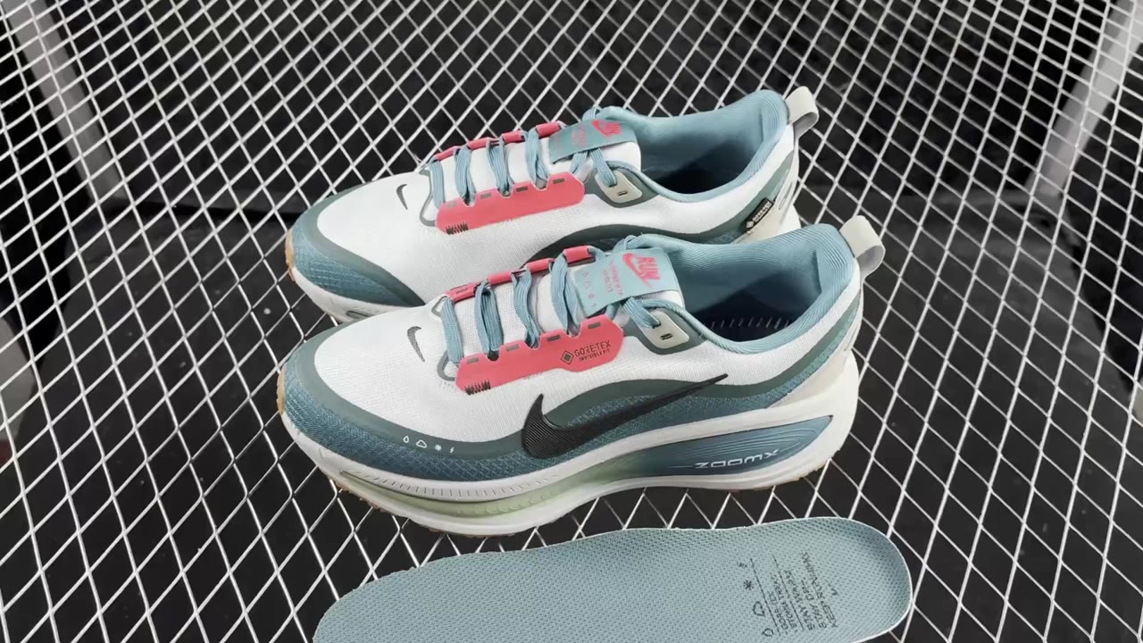 Nike Vomero 18 Low-Top Running Shoes Multi (NIKEVO-57)