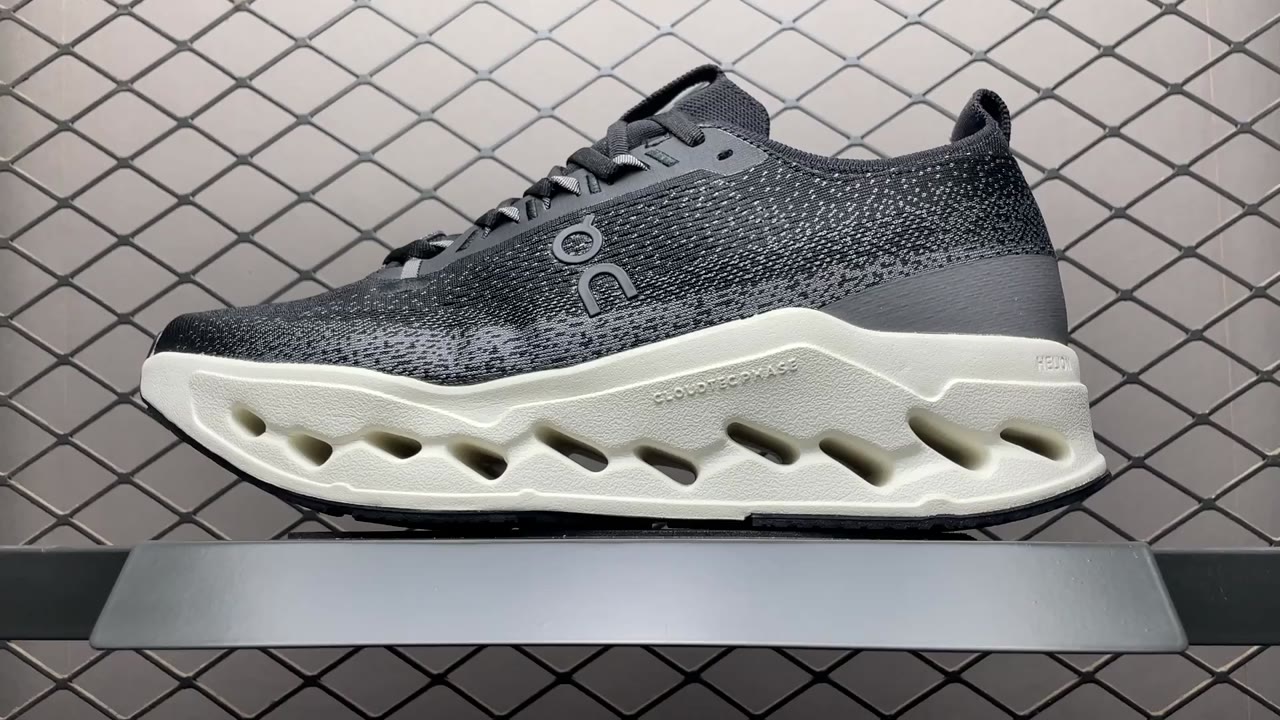 On Cloudsurfer Max Low-Top Sneakers Multi (ONCLOU-69)