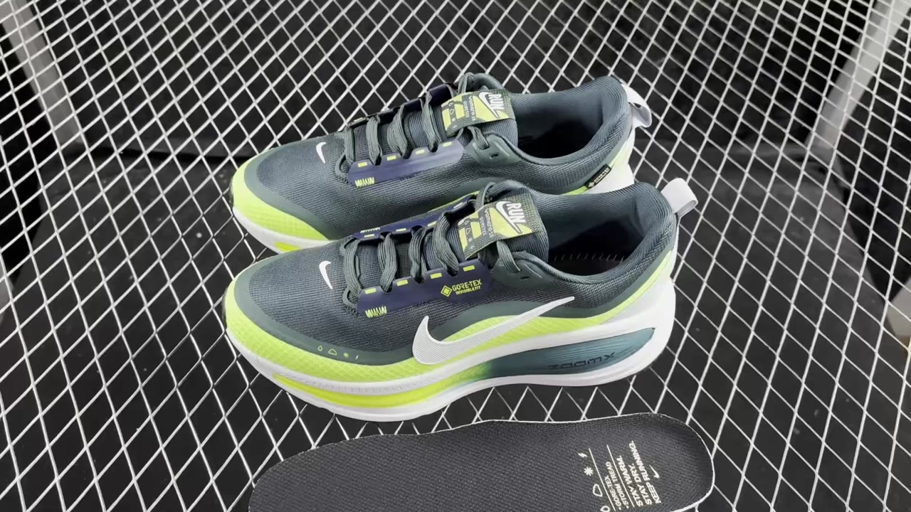 Nike Vomero 18 Low-Top Running Shoes Multi (NIKEVO-58)