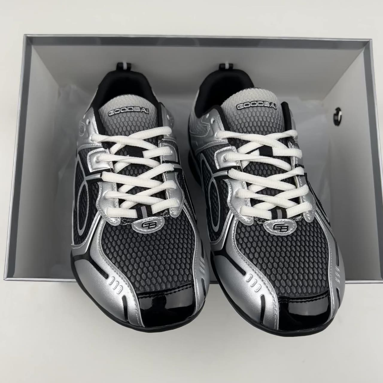 GOODBAI Low-Top Sneakers Black White