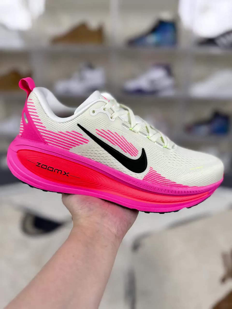 Nike Vomero 18 Low-Top Running Shoes White Pink