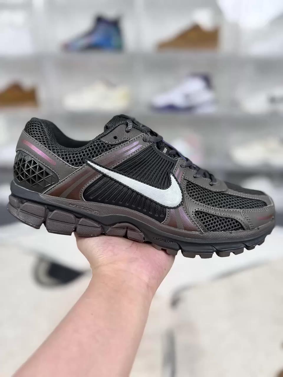 Nike Zoom Vomero 5 Cave Low-Top Running Shoes Brown